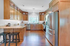 Family-friendly Abbeville Home w/ Fire Pit & Games