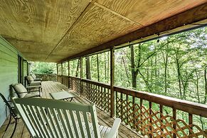 Cozy Franklin Retreat w/ Deck - 5 Mi to Downtown!