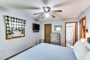 Cozy Franklin Retreat w/ Deck - 5 Mi to Downtown!