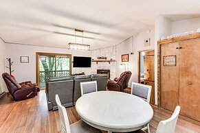 Cozy Franklin Retreat w/ Deck - 5 Mi to Downtown!