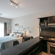 The Feather Comfortable Studio With Balcony