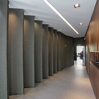 The Feather Comfortable Studio With Balcony