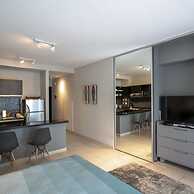 The Feather Comfortable Studio With Balcony