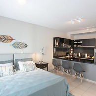 The Feather Comfortable Studio With Balcony