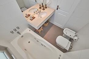 Torre Montagna I Stylish 1BR With Balcony in Nu ez