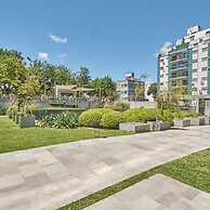 Torre Montagna I Stylish 1BR With Balcony in Nu ez