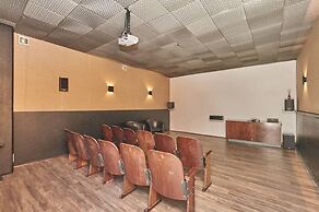 Torre Montagna I Stylish 1BR With Balcony in Nu ez