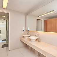 Torre Montagna I Stylish 1BR With Balcony in Nu ez