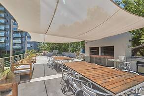 Torre Montagna I Stylish 1BR With Balcony in Nu ez