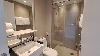 Pinheiros Silver I Modern Studio in Faria Lima