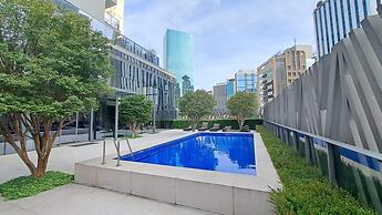 Pinheiros Silver I Modern Studio in Faria Lima