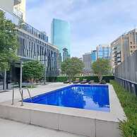 Pinheiros Silver I Modern Studio in Faria Lima