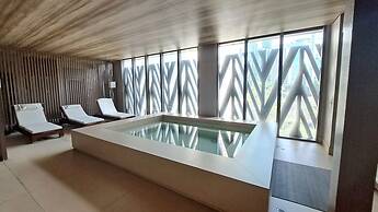 Pinheiros Silver I Modern Studio in Faria Lima