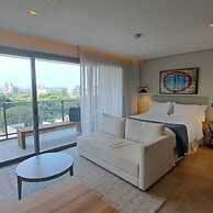 Pinheiros Silver I Modern Studio in Faria Lima