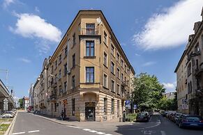 Apartment Near Old Town by Renters