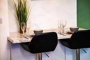 40percent off Monthly /2 Bedroom apt / City Centre