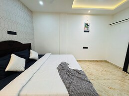 HE Azure 3BHK Bunglow Nr Apollo DB City