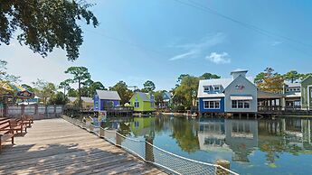 Spacious 3b/3b, Sleeps 6, Lakeview, Beach Access!