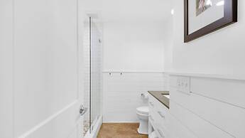 Spacious 3b/3b, Sleeps 6, Lakeview, Beach Access!