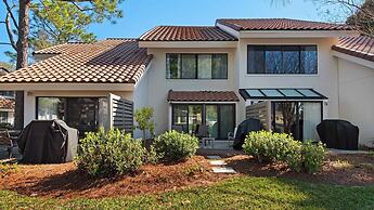 Spacious 3b/3b, Sleeps 6, Lakeview, Beach Access!