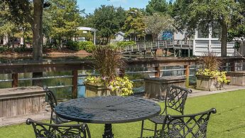 Spacious 3b/3b, Sleeps 6, Lakeview, Beach Access!