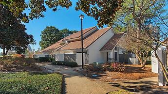 Spacious 3b/3b, Sleeps 6, Lakeview, Beach Access!