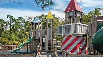 Spacious 3b/3b, Sleeps 6, Lakeview, Beach Access!