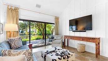 Spacious 3b/3b, Sleeps 6, Lakeview, Beach Access!