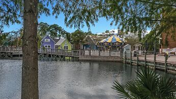 Spacious 3b/3b, Sleeps 6, Lakeview, Beach Access!