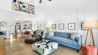 Spacious 3b/3b, Sleeps 6, Lakeview, Beach Access!