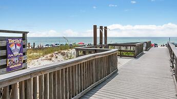 Spacious 3b/3b, Sleeps 6, Lakeview, Beach Access!
