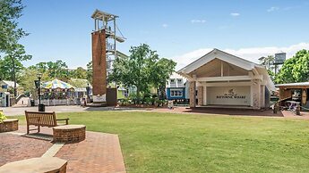 Spacious 3b/3b, Sleeps 6, Lakeview, Beach Access!