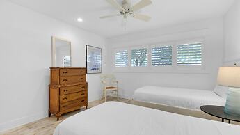 Spacious 3b/3b, Sleeps 6, Lakeview, Beach Access!