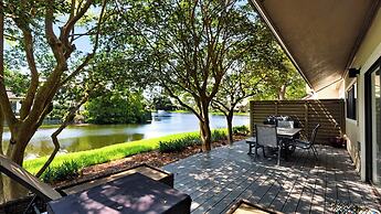 Spacious 3b/3b, Sleeps 6, Lakeview, Beach Access!