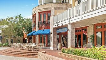 Spacious 3b/3b, Sleeps 6, Lakeview, Beach Access!