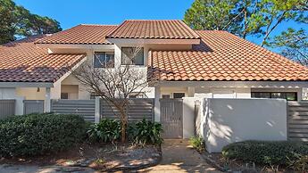 Spacious 3b/3b, Sleeps 6, Lakeview, Beach Access!