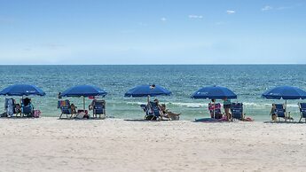 Spacious 3b/3b, Sleeps 6, Lakeview, Beach Access!