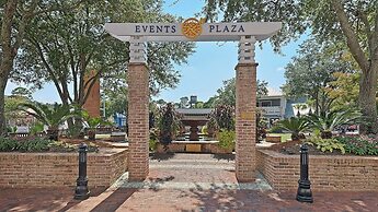 Spacious 3b/3b, Sleeps 6, Lakeview, Beach Access!