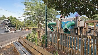 Spacious 3b/3b, Sleeps 6, Lakeview, Beach Access!