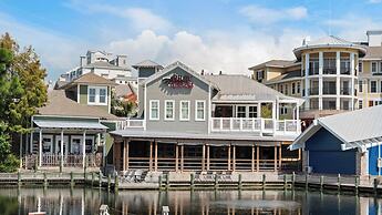 Spacious 3b/3b, Sleeps 6, Lakeview, Beach Access!