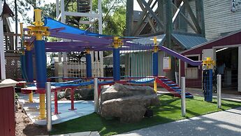 Spacious 3b/3b, Sleeps 6, Lakeview, Beach Access!