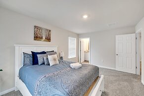 Cozy Luray Townhome Getaway 3 Bedroom Townhouse by RedAwning