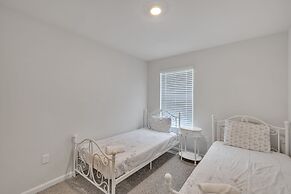 Cozy Luray Townhome Getaway 3 Bedroom Townhouse by RedAwning