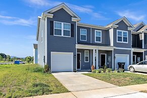 Cozy Luray Townhome Getaway 3 Bedroom Townhouse by RedAwning