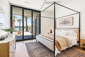 Lagoon Life Beach House 7 Bedroom Home