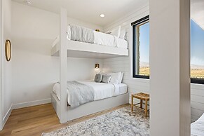 Lagoon Life Beach House 7 Bedroom Home