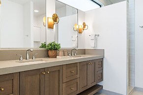 Lagoon Life Beach House 7 Bedroom Home