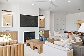 Lagoon Life Beach House 7 Bedroom Home