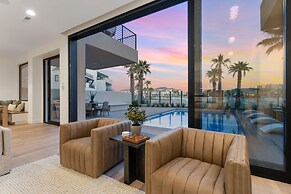 Lagoon Life Beach House 7 Bedroom Home