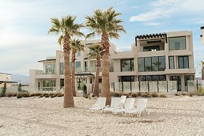 Lagoon Life Beach House 7 Bedroom Home